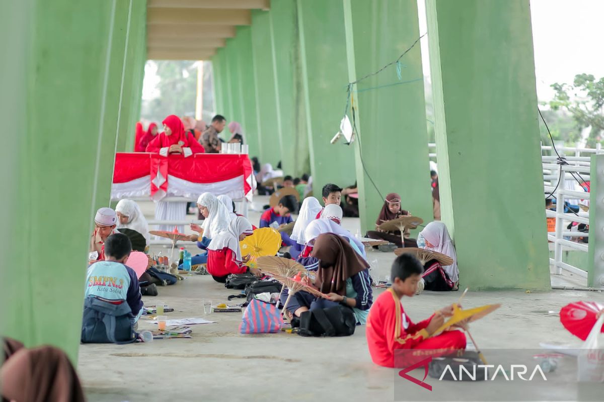 200 murid ikuti lomba lukis payung meriahkan festival Batang Lembang