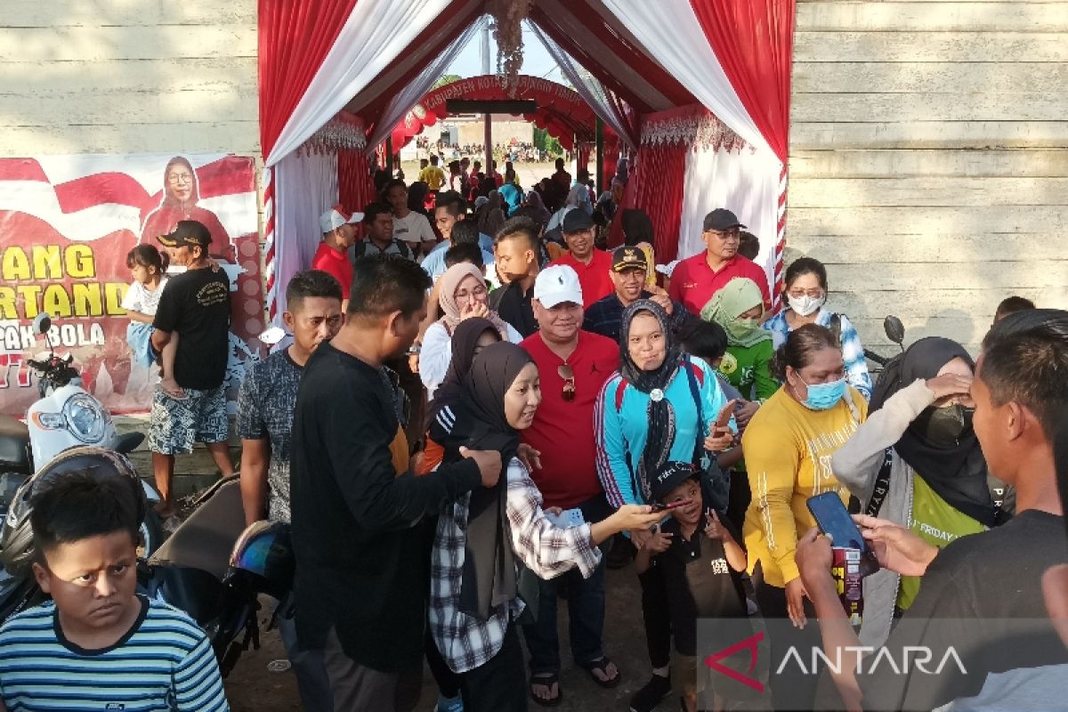 Bupati Kotim janjikan pembangunan tribun Lapangan Persada Samuda