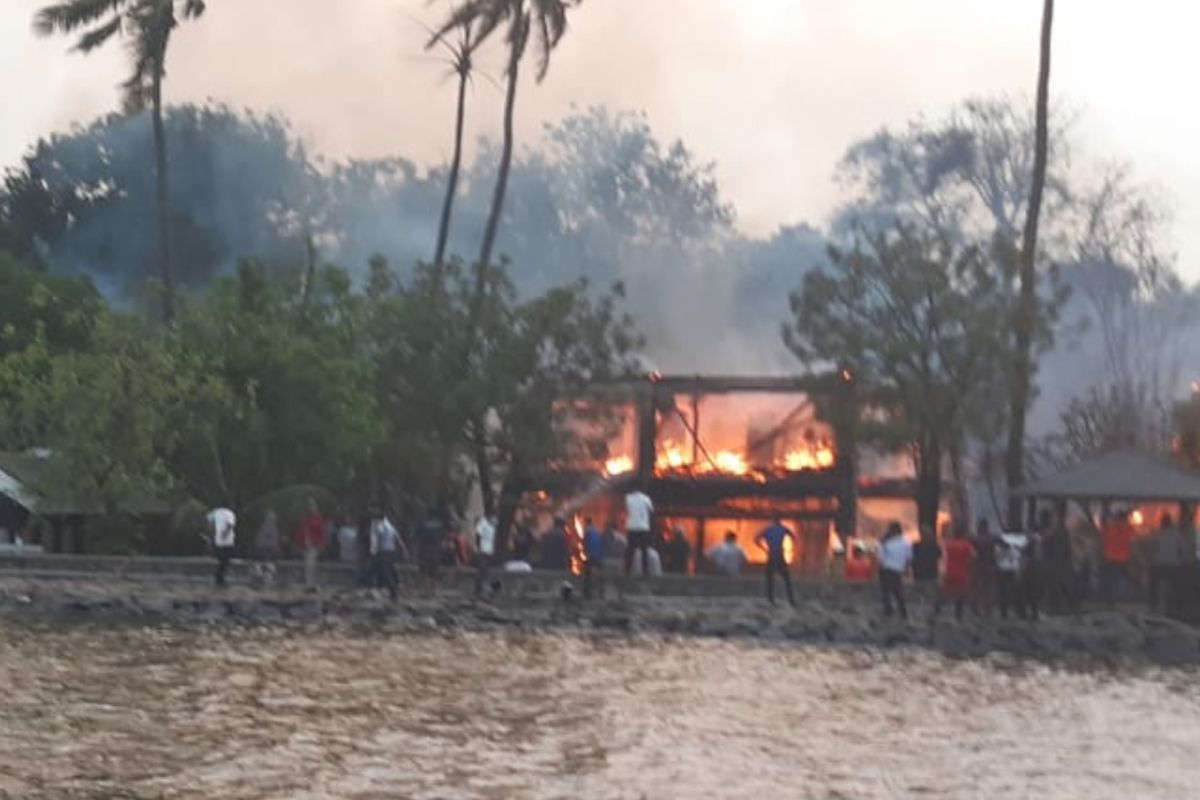 Diawali ledakan Putri Duyung  Resort Ancol terbakar