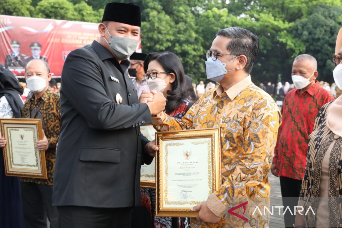 Pemkot Bekasi berikan penghargaan kepada wajib pajak terbaik