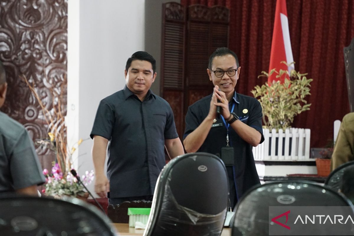 Sekda HSS sampaikan jawaban eksekutif  raperda APBD Perubahan 2022