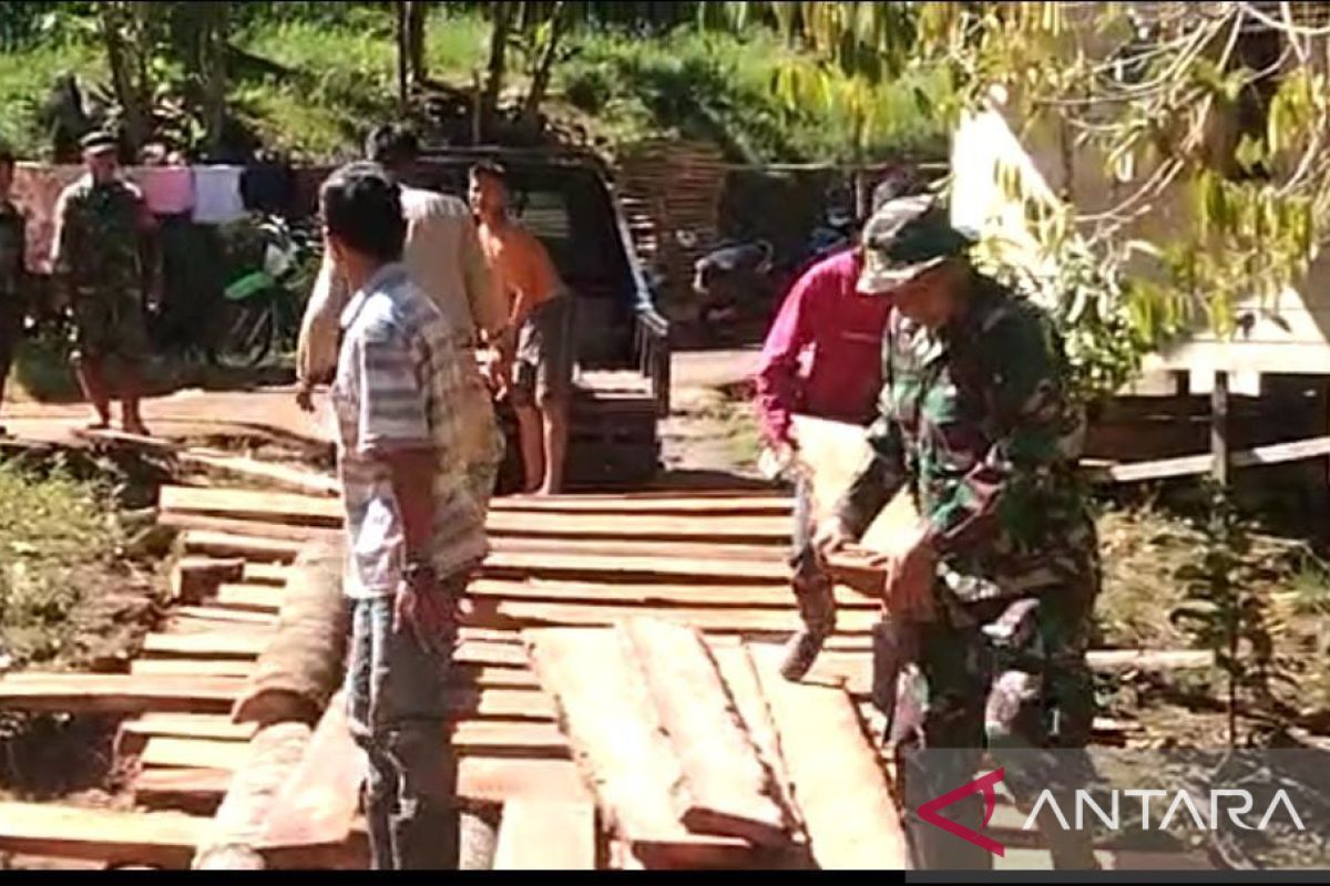 Warga Patikalain harapkan dibangun jembatan permanen dari pemerintah