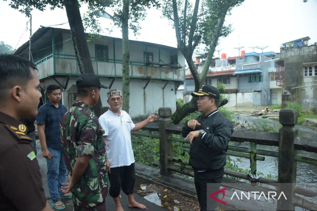 Satono libatkan TNI atasi banjir di Pasar Pemangkat
