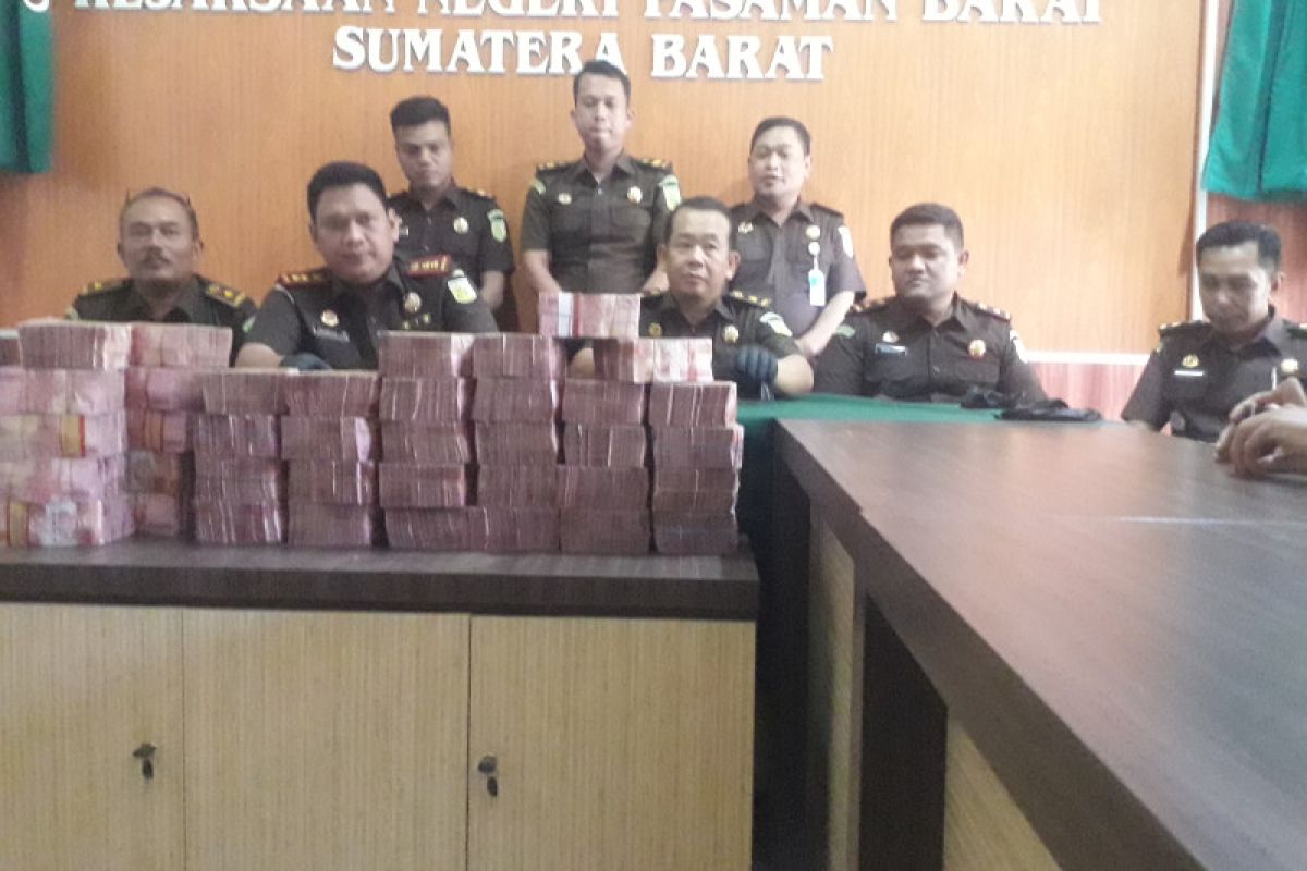 Kejari Pasbar Selamatkan Uang Suap Gratifikasi Pemenang Pembangunan