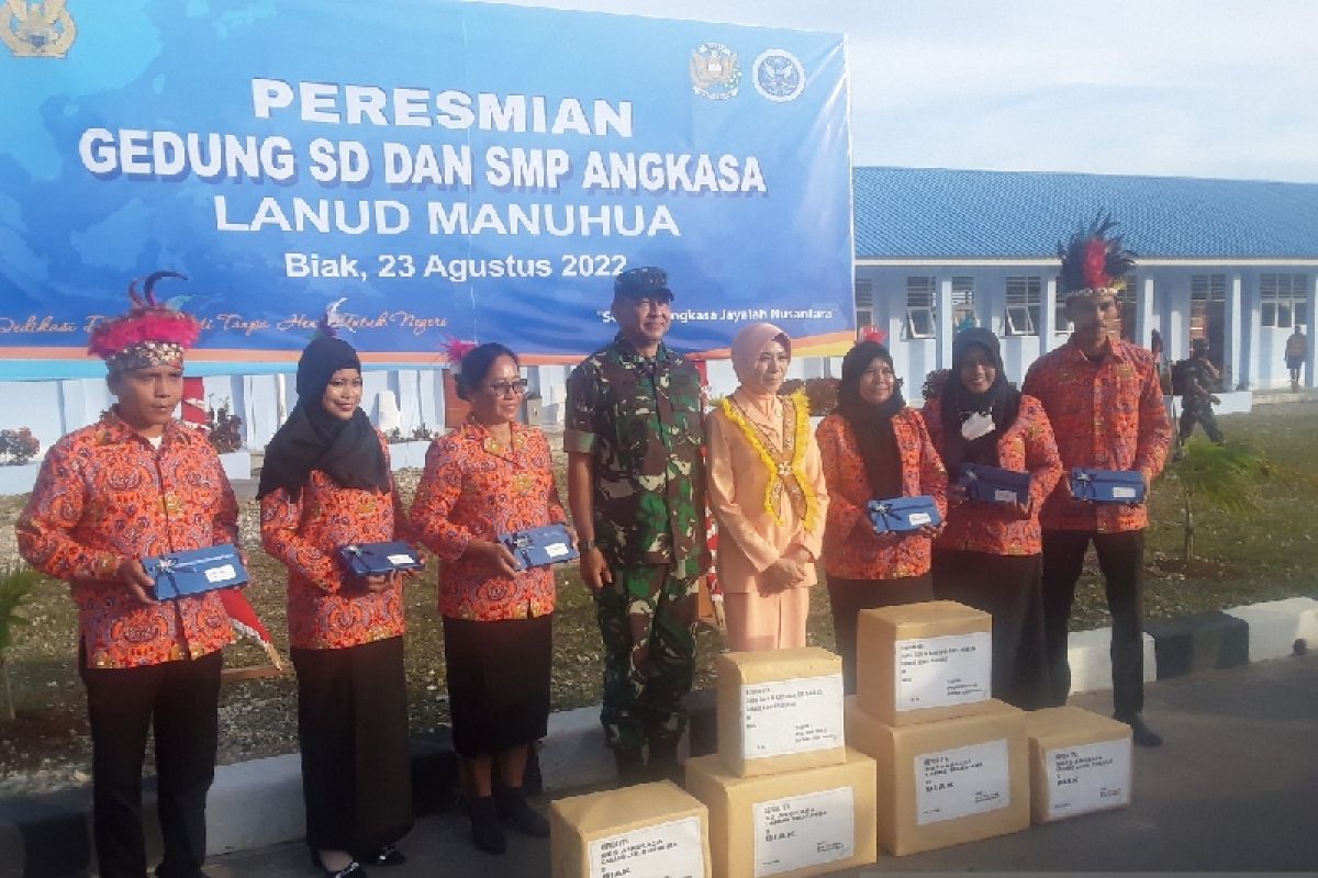 Kasau resmikan SD-SMP Angkasa Lanud Manuhua Biak