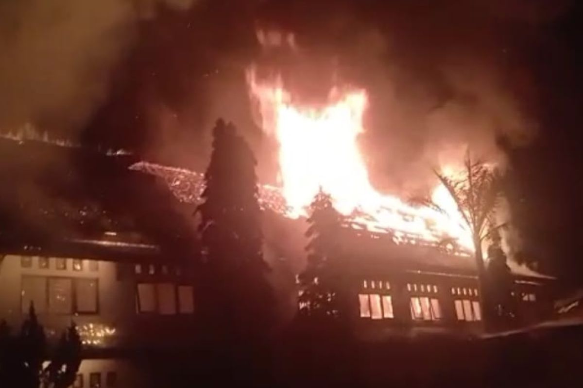 Polisi selidiki penyebab kebakaran bekas kantor Bupati Kerinci