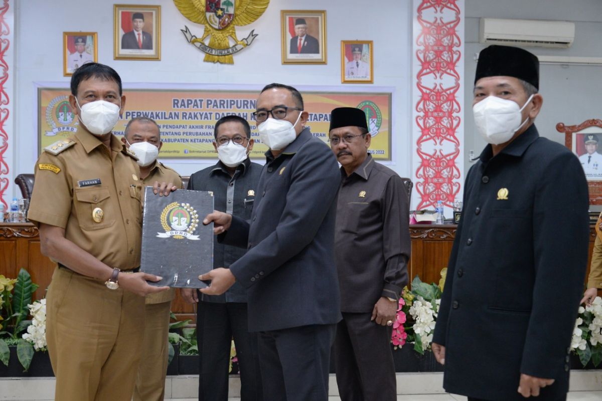 Wabup terima naskah persetujuan DPRD Ketapang terhadap RAPBD Perubahan 2022