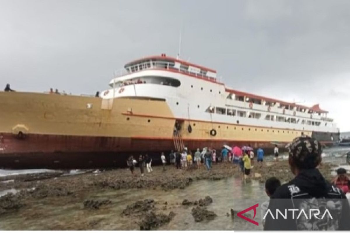 Kapal penumpang Glory Marry kandas di Moronge Kabupaten Talaud