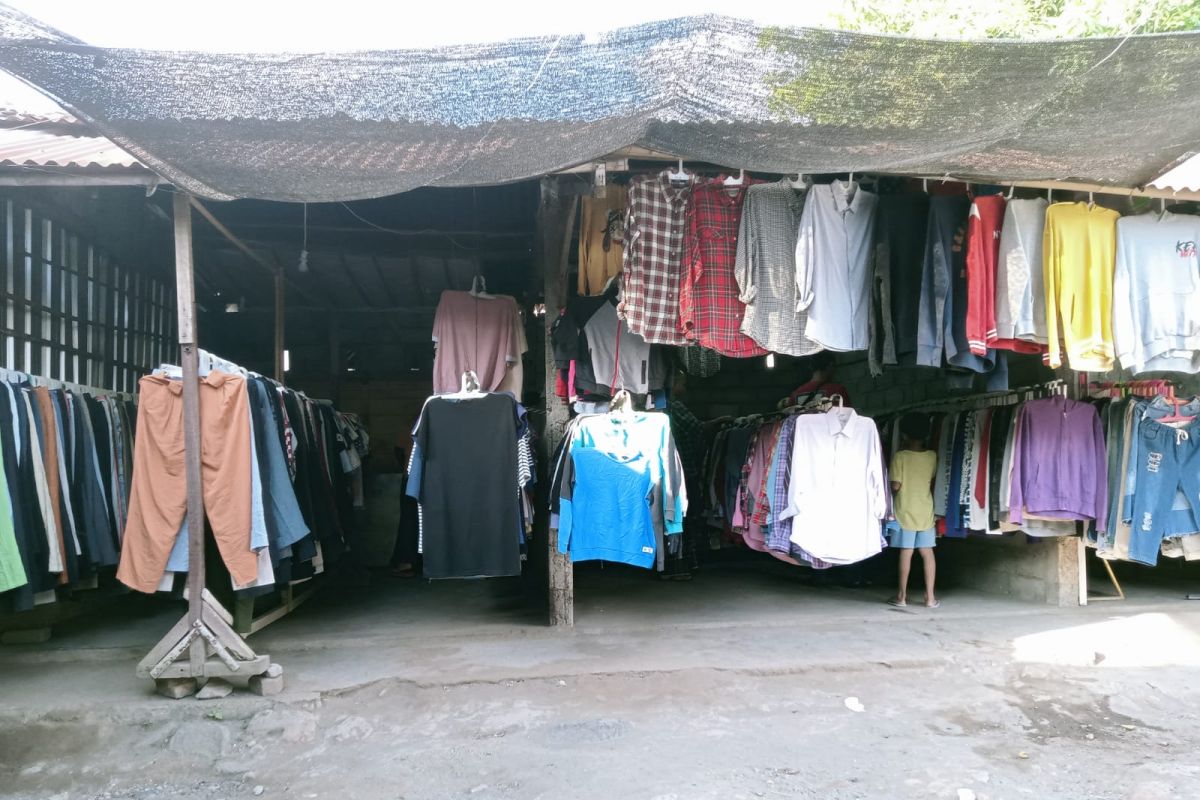 Disdag Mataram cari solusi larangan penjualan pakaian bekas impor