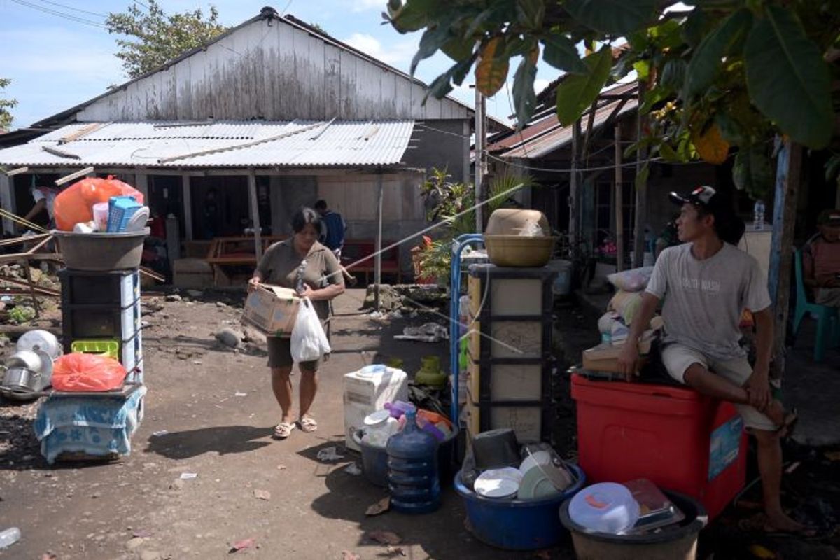 Relokasi korban bencana longsor pesisir Amurang dilakukan bertahap