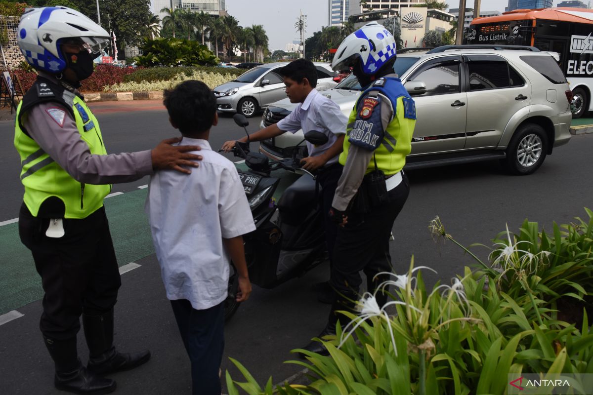 Polda Metro sediakan lima layanan gerai SIM Keliling pada Kamis