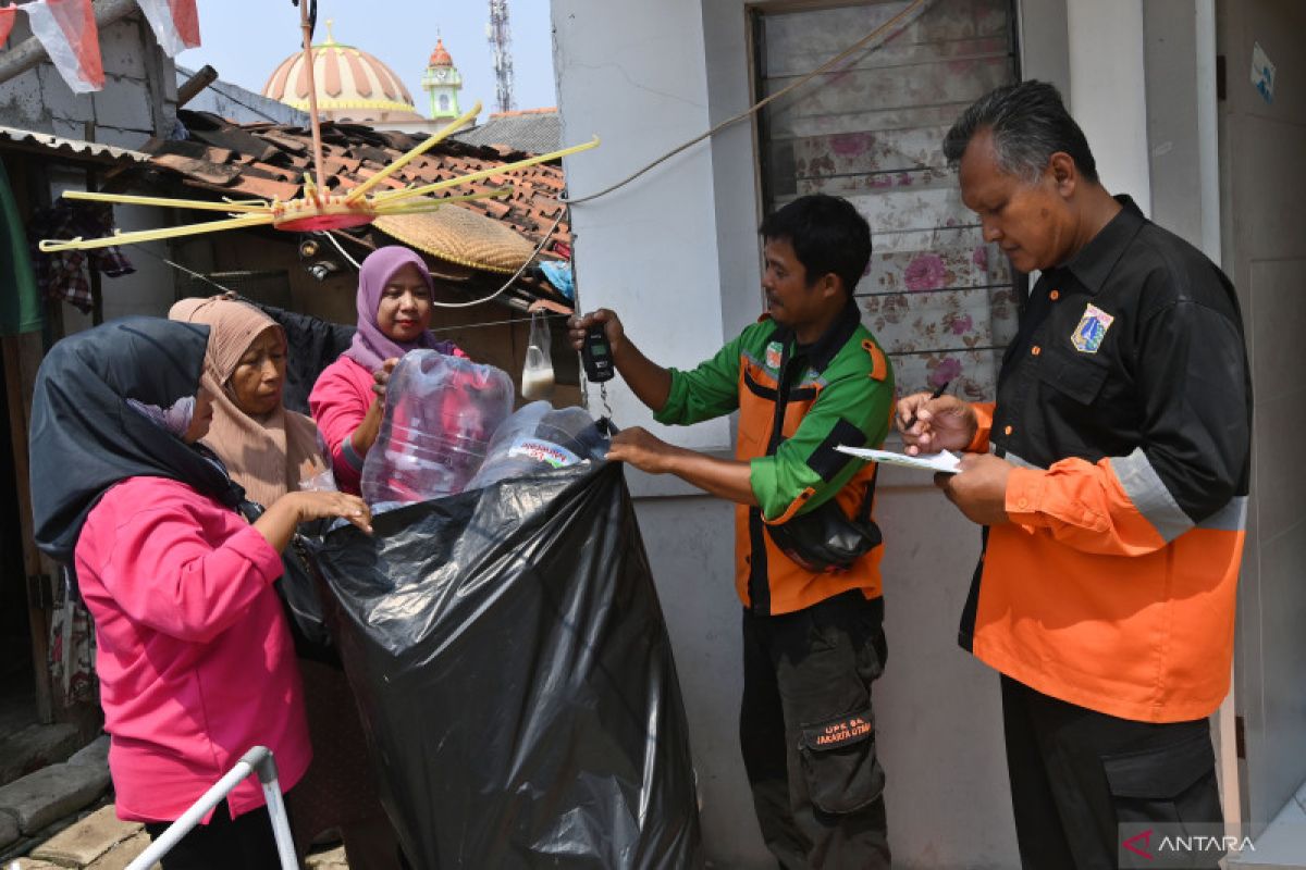 Aktivis nilai urgensi pengembangan bank sampah Jakarta sangat tinggi