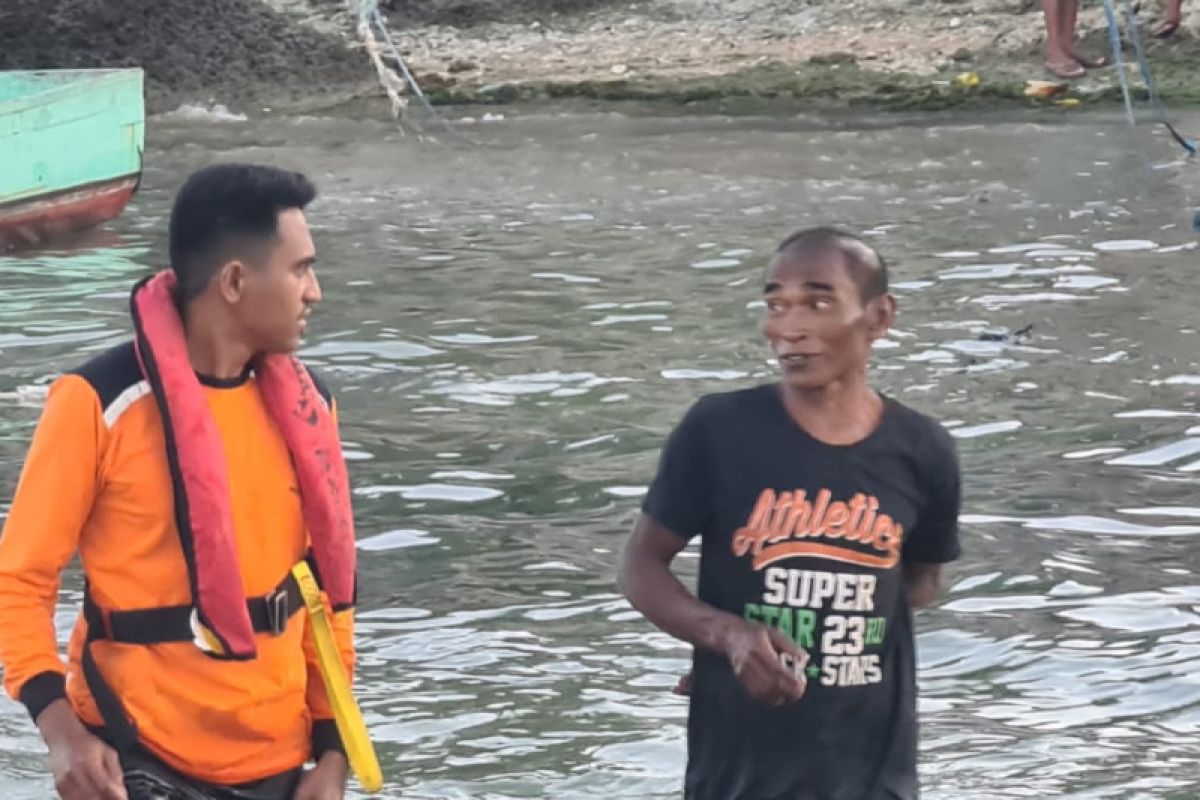 Nelayan terseret gelombang di Semau ditemukan selamat