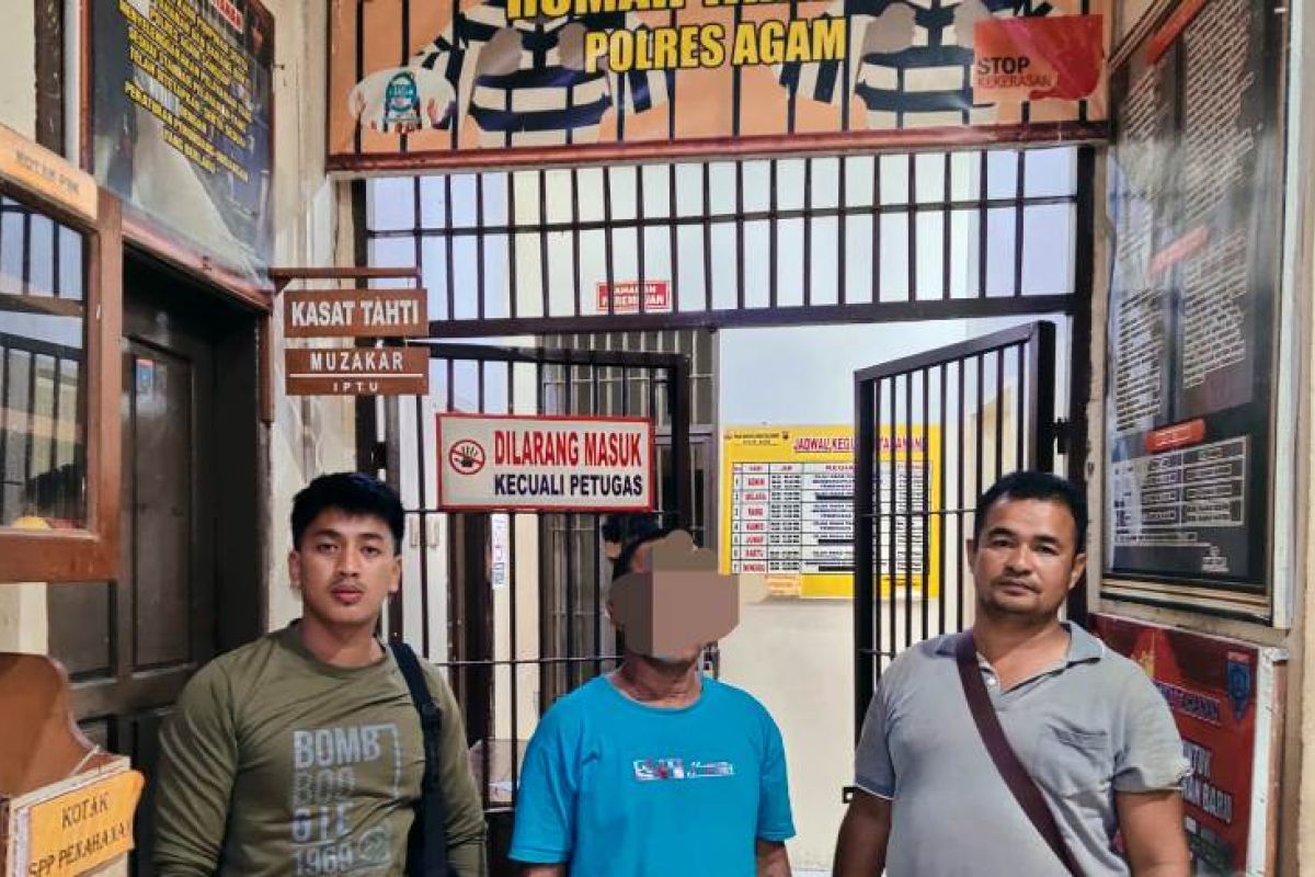 Polres Agam tangkap oknum Satpam main togel daring di pos penjagaan