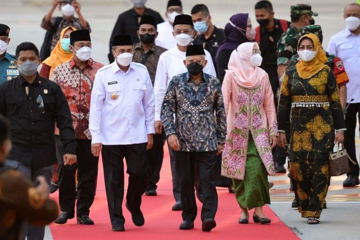 Untuk resmikan BRK Syariah, Wapres Ma'ruf Amin tiba di Pekanbaru