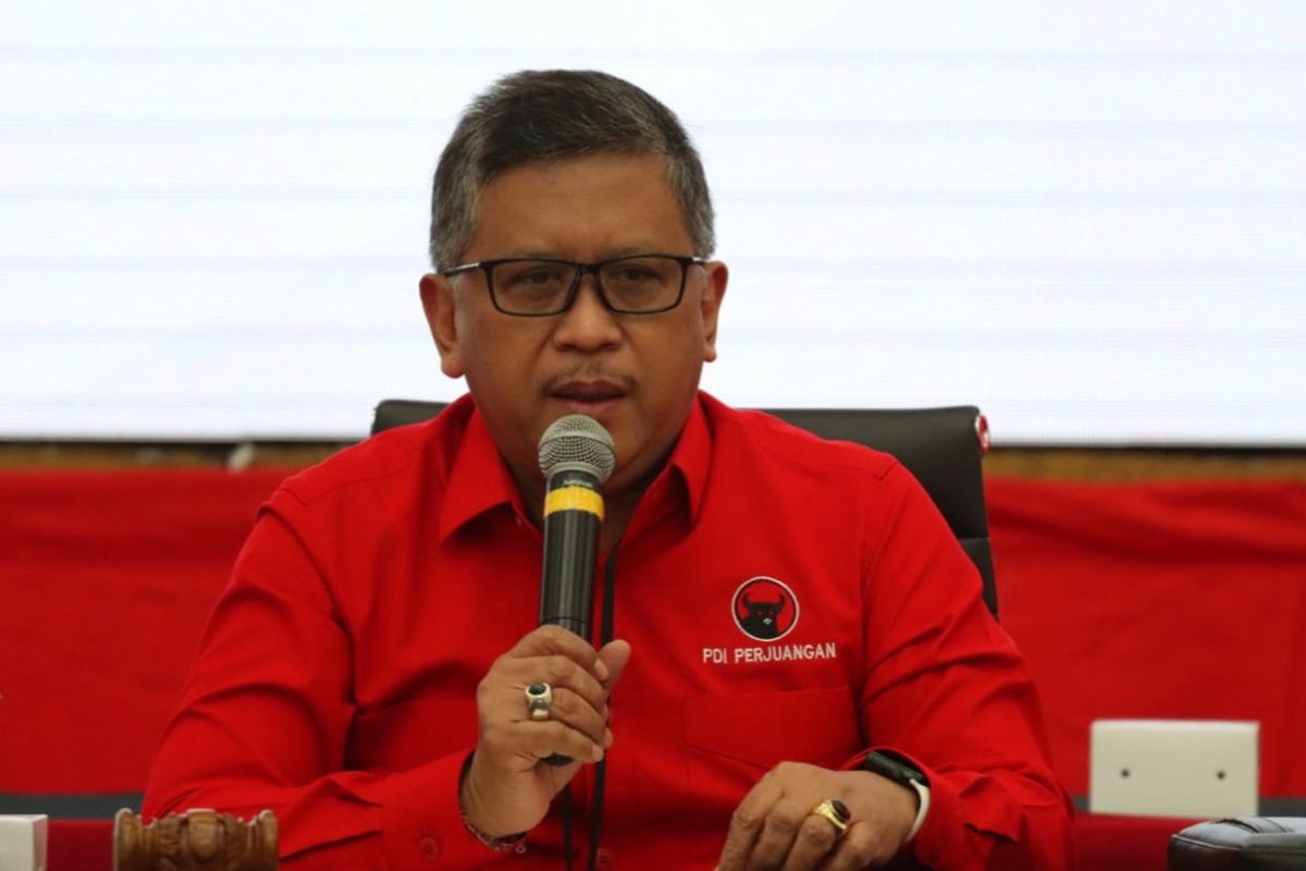 Hasto: Safari politik Puan atas arahan Megawati