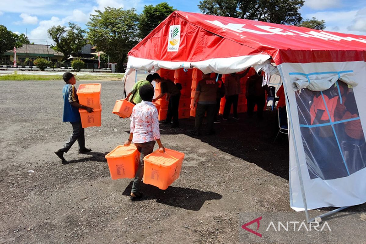 2.000 paket makanan dikirim Kemensos bagi korban banjir di Kota Sorong