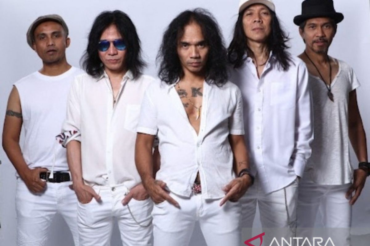 Lirik lagu "Mawar Merah" oleh Slank