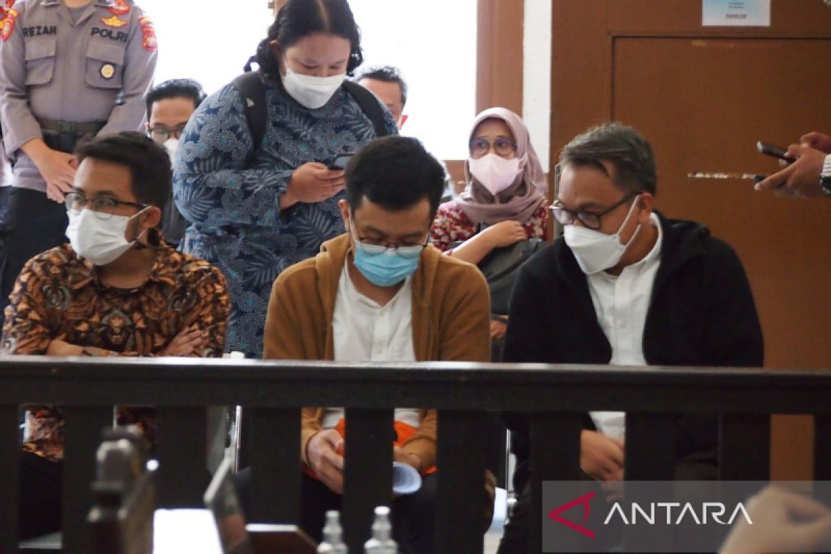 Jaksa KPK hadirkan empat tersangka auditor BPK di sidang Bupati Bogor nonaktif Ade Yasin