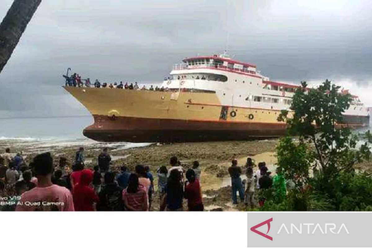 KM Glory Marry kandas di Talaud belum berhasil ditarik ke laut