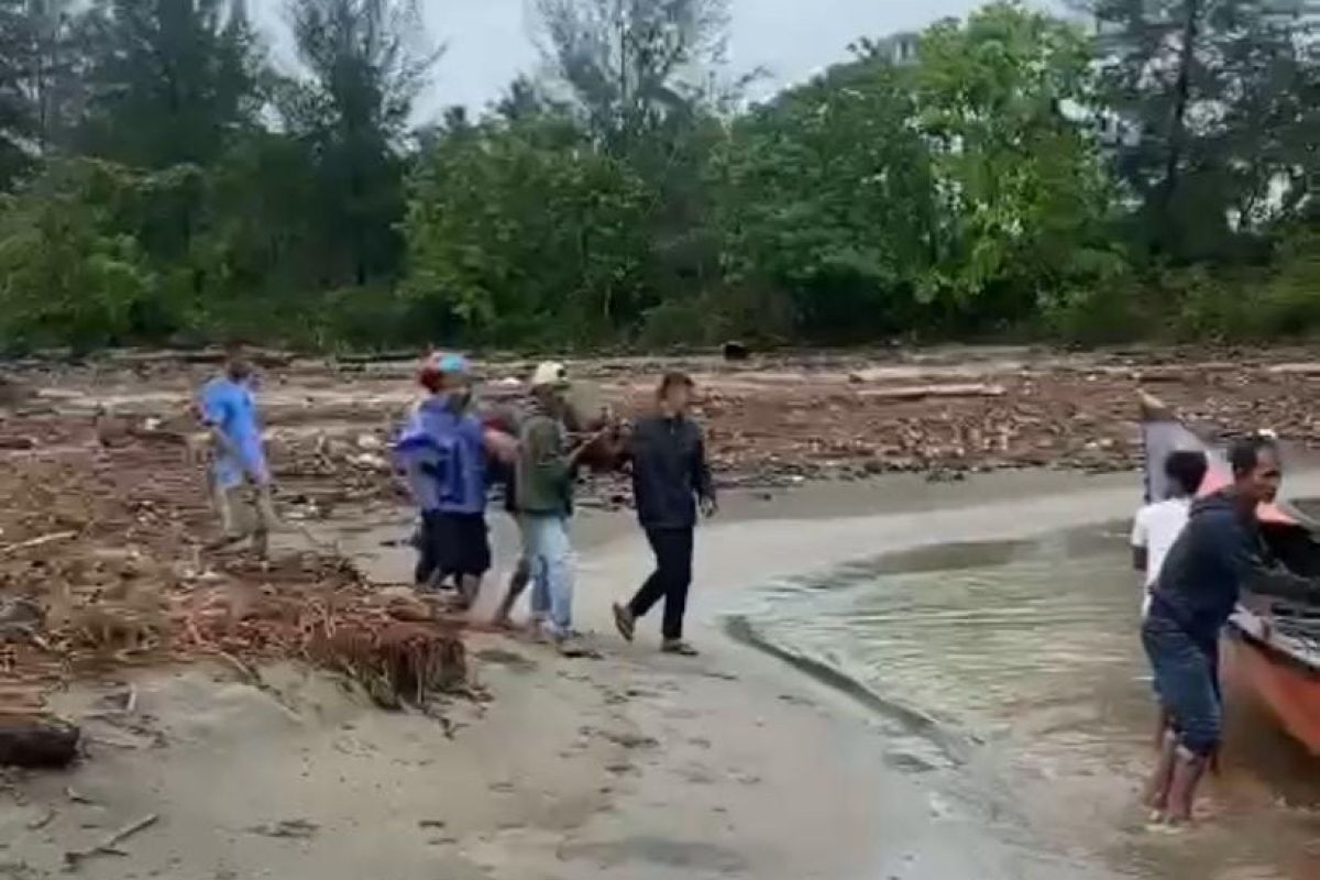 Nelayan Aceh Jaya jatuh dari boat saat melaut belum ditemukan