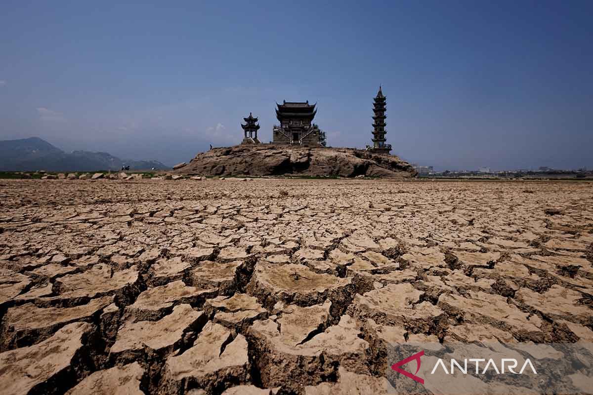 Situs bersejarah muncul dari danau terbesar di China
