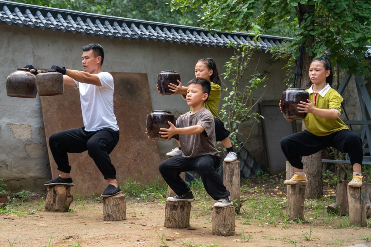 Penggemar seni bela diri buka pelatihan bagi anak-anak di China timur