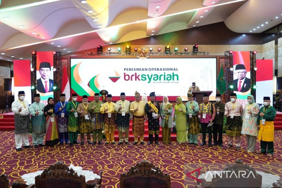 Kamsol hadiri launching Bank Riau Kepri Syariah, saham Kampar urutan ketiga