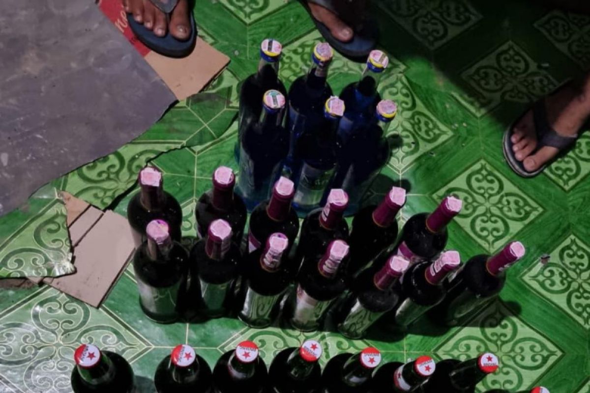Polisi sita puluhan botol minuman keras tradisional di Bima