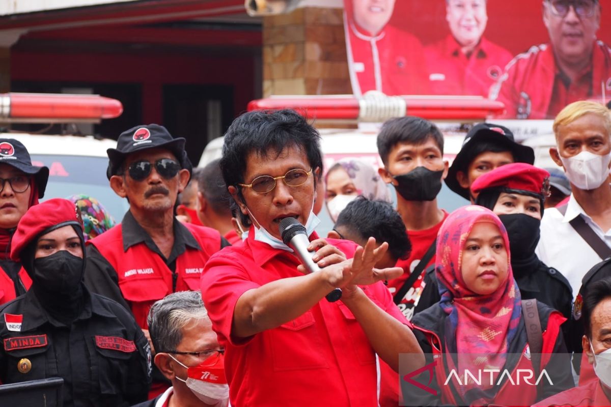 Adian Napitupulu tanggapi larangan impor pakaian bekas oleh Kemenkop UKM