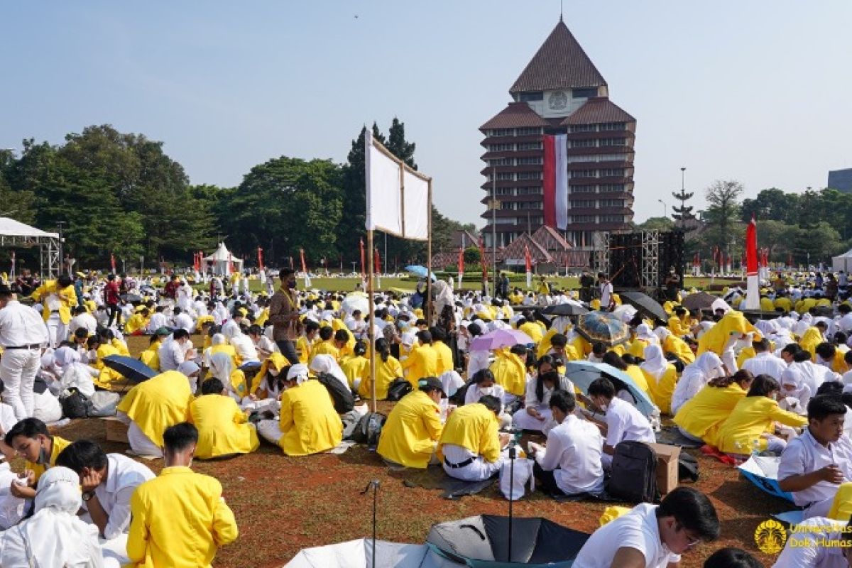 UI pecahkan rekor dunia membatik dan paduan suara terbanyak