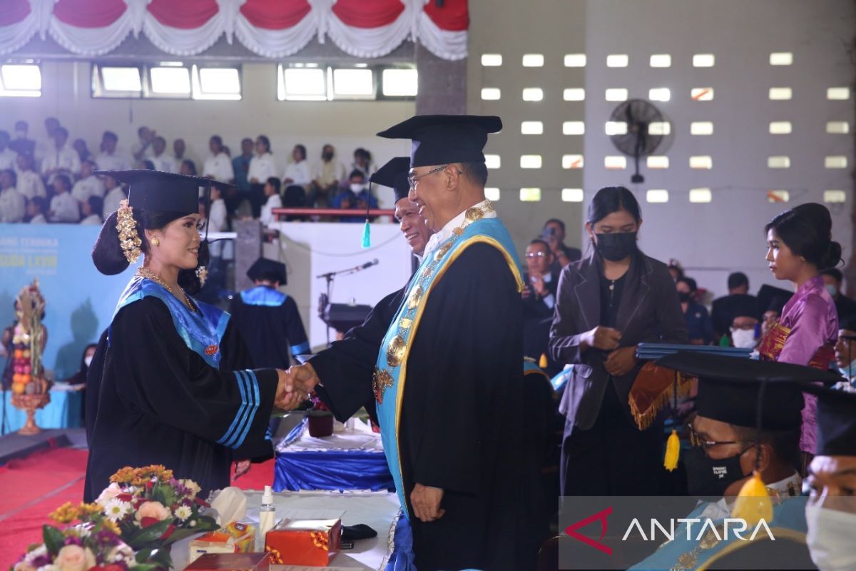 Undiksha Singaraja mulai mewisuda 1.468 lulusan secara luring