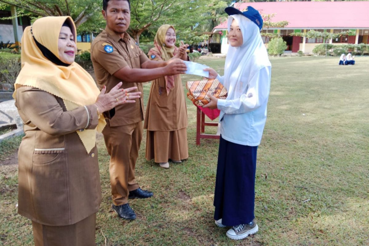 Siswa SMP 3 Batang Kapas juara I lomba Kultum peringatan HUT RI ke-77