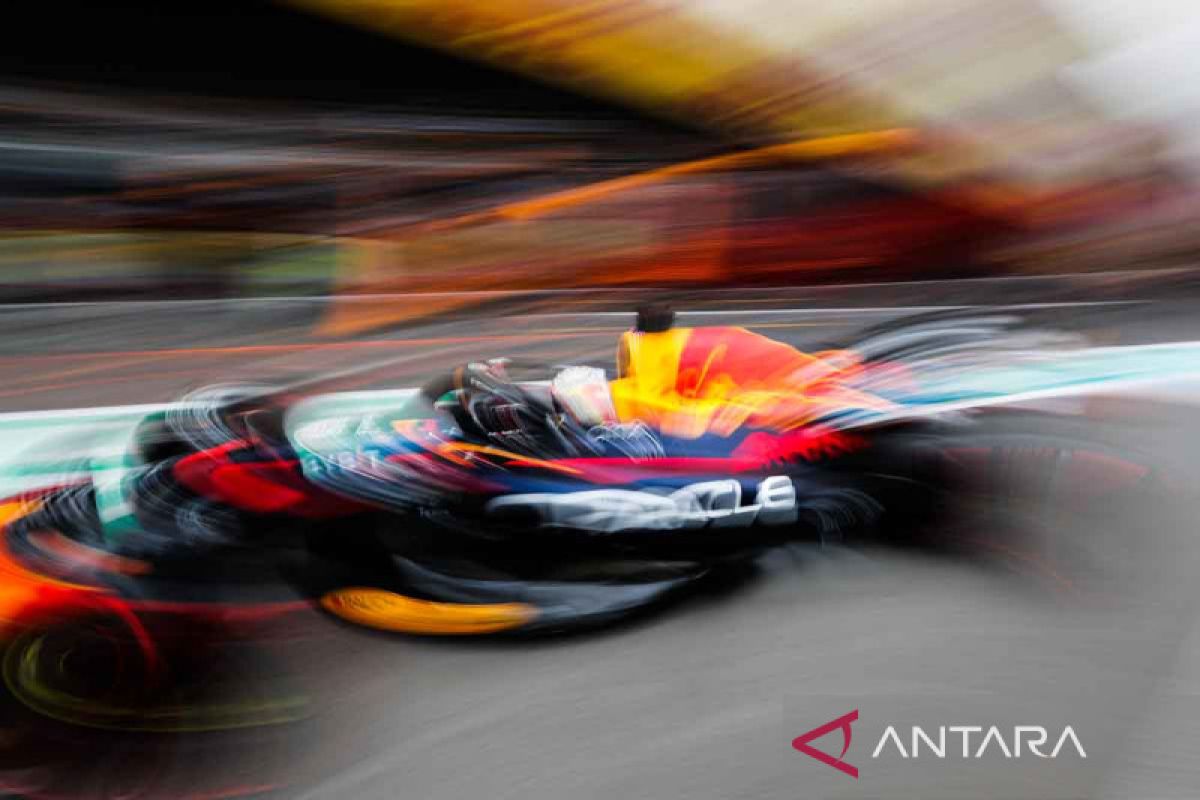 Pebalap Sainz, Leclerc waspadai Red Bull yang "terlalu cepat"