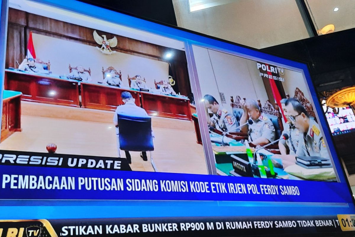 Sidang putusan komisi kode etik Irjen Ferdy Sambo berlanjut Jumat dini hari