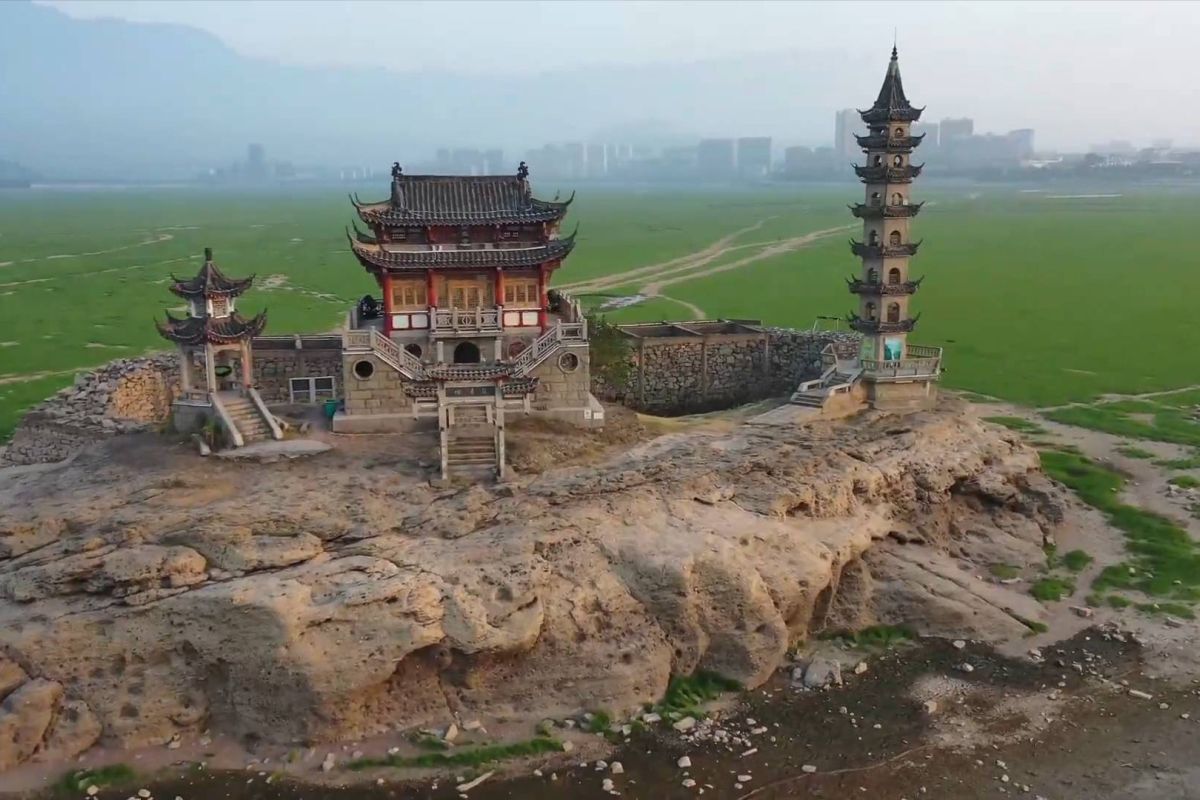 Situs bersejarah muncul dari danau air tawar terbesar di China