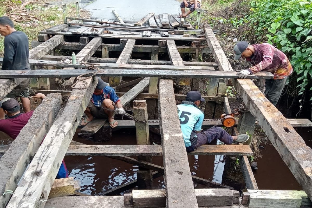 Masyarakat apresiasi bupati Kotim bantu perbaikan darurat dua jembatan