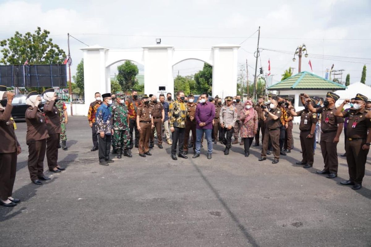 Jaksa Agung kenang saat tangani perkara kayu di Batanghari