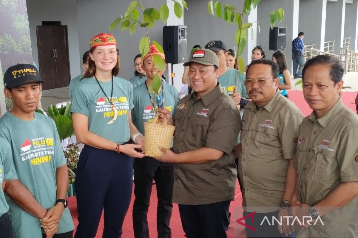 Atlet mancanegara berpartisipasi dalam penghijauan di Kalteng