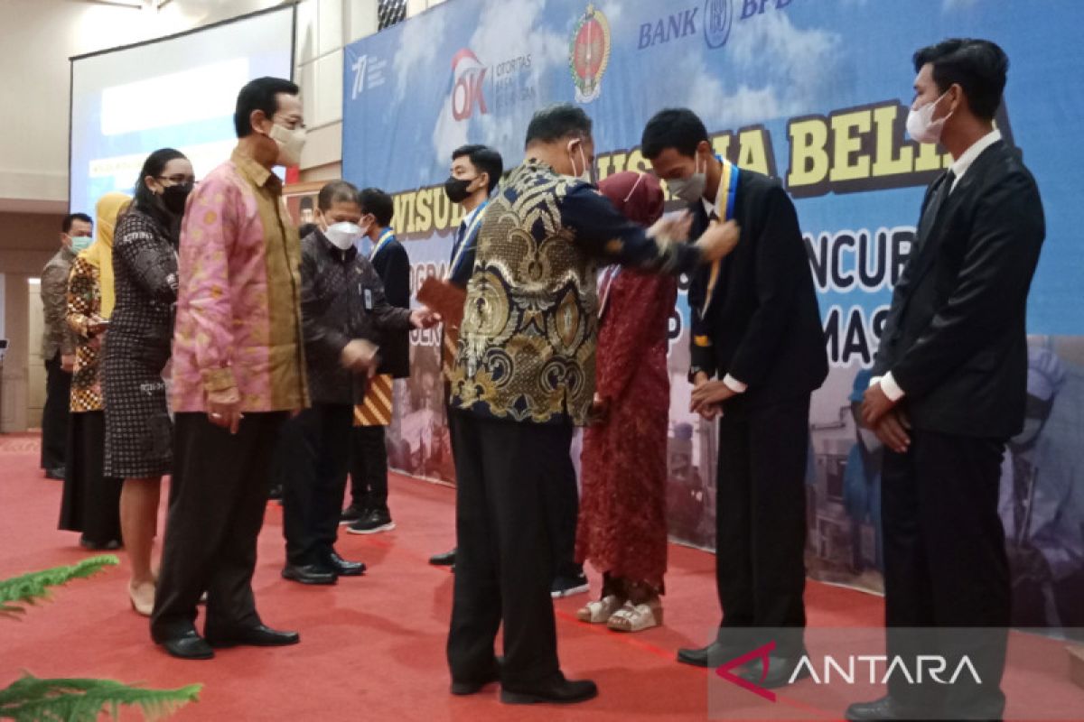 Sultan HB X mewisuda 52 wirausaha belia di Yogyakarta