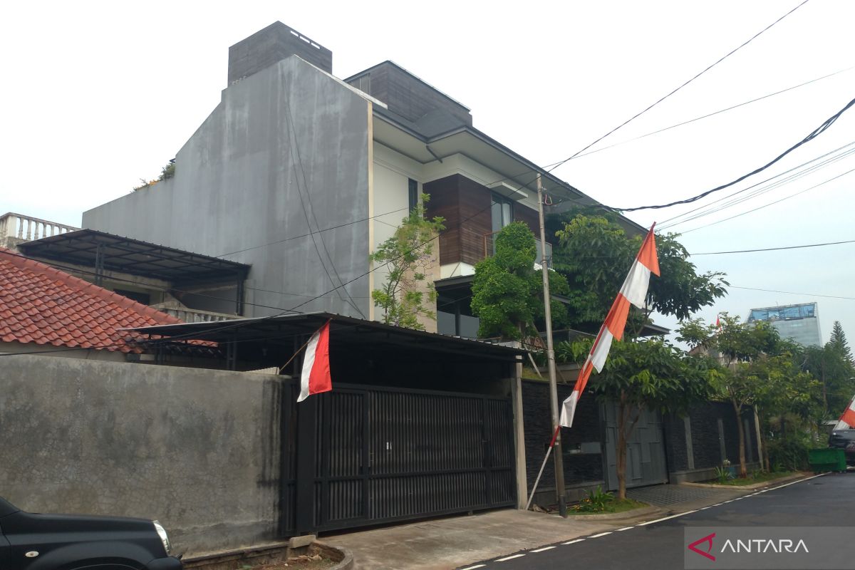 Rumah pribadi Irjen Ferdy Sambo terlihat sepi pada Jumat pagi