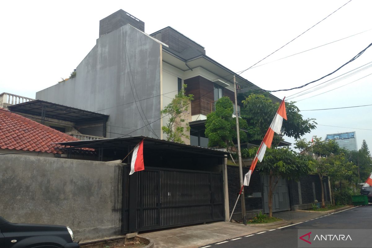 Jumat pagi rumah pribadi Ferdy Sambo terlihat sepi