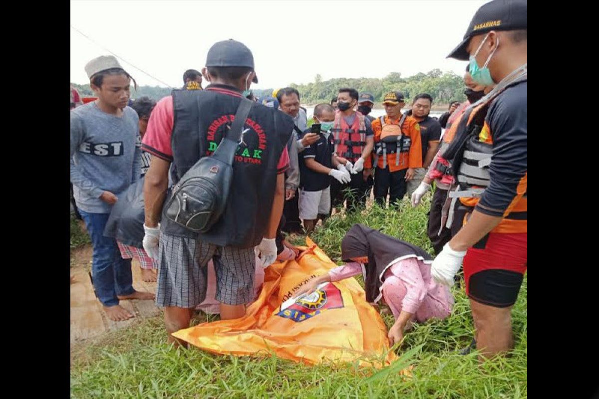 Tiga korban perahu tenggelam di Sungai Barito ditemukan meninggal