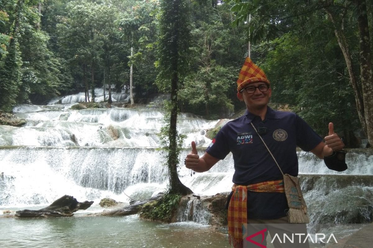 Menparekraf terpukau keindahan Air Terjun Moramo di Konawe Selatan