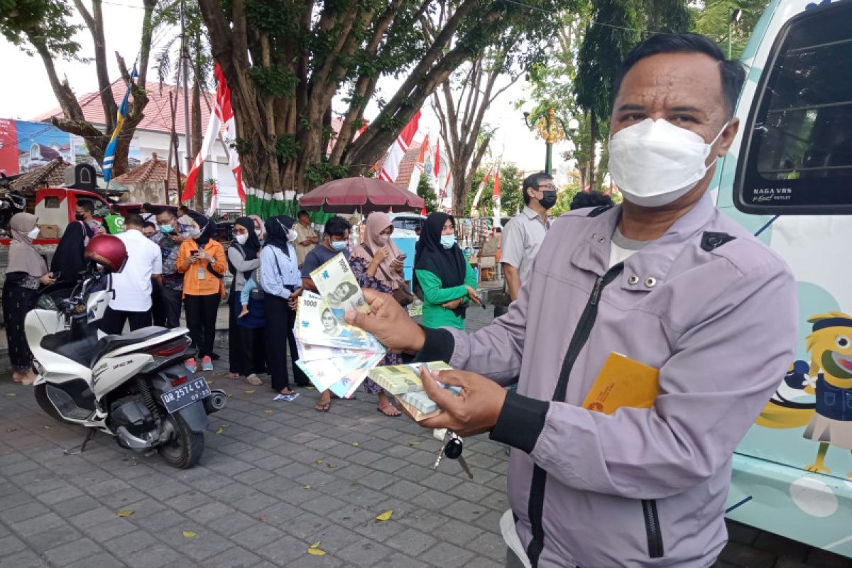 Warga Kota Mataram antusias tukarkan uang baru emisi 2022
