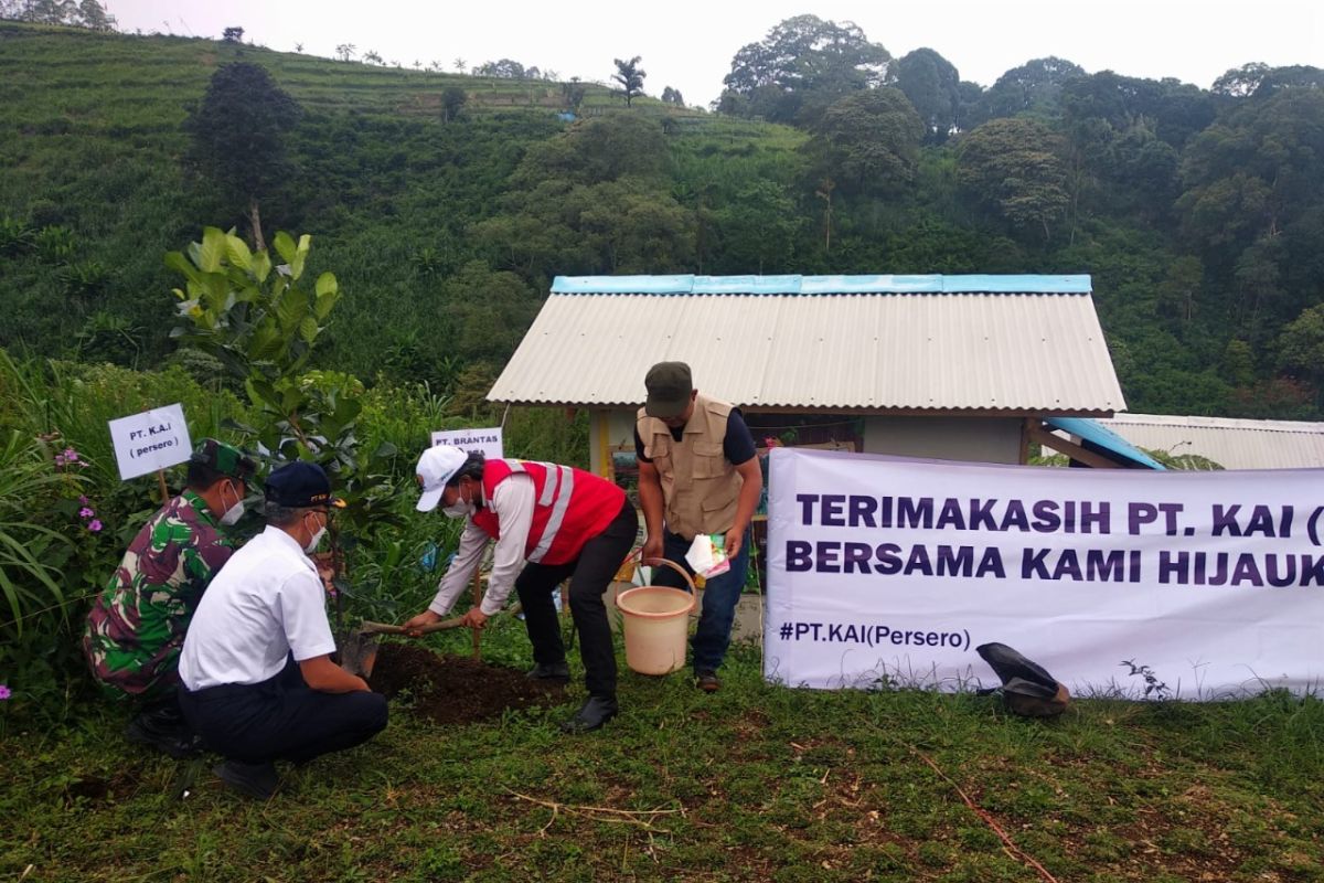 KAI salurkan bantuan TJSL Bina Lingkungan sebesar Rp5,5 miliar