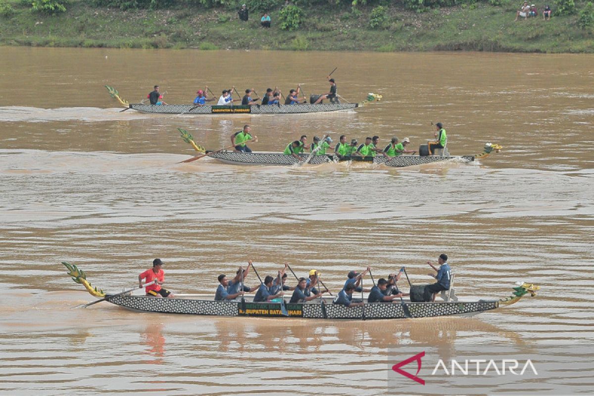 Keseruan Lomba Perahu Naga Kenduri Swarnabhumi 2022 Antara News