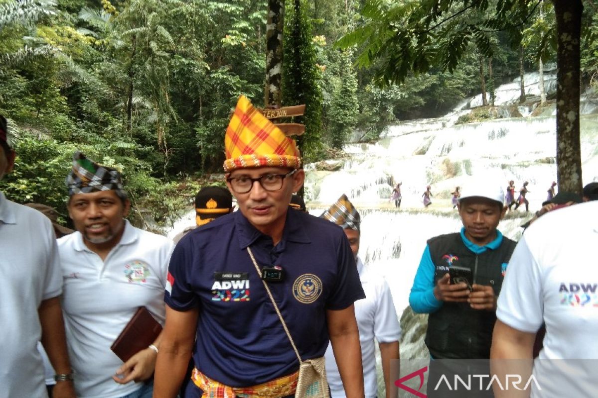 Menparekraf  Sandiaga Uno bantu penguatan jaringan internet wisata Air Terjun Moramo