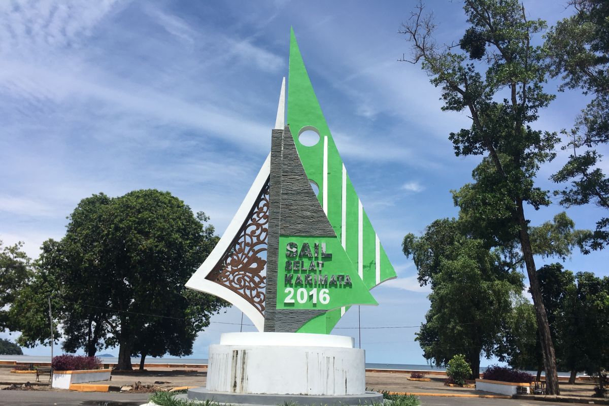 Tugu Sail Selat Karimata