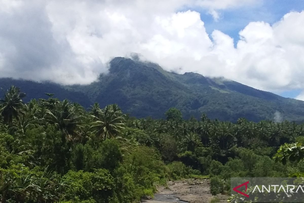 BPBD: Status Gunung Awu di Sangihe turun ke level II waspada